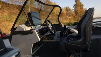 Каютный катер Windboat 6.0 DCX обложка