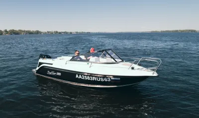 Каютный катер BOSSFORR 580 BR обложка