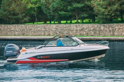 Лодка BOSSFORR M610