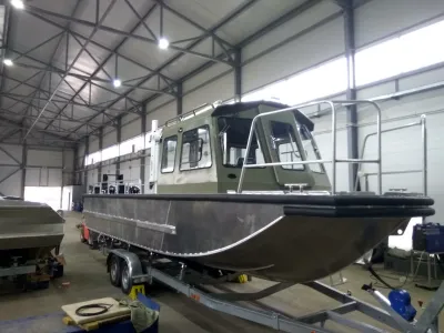 Кабинный катер RM 900 W обложка