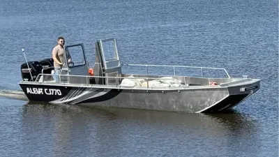 Каютный катер Моторная лодка «ALEUT CJ770» обложка