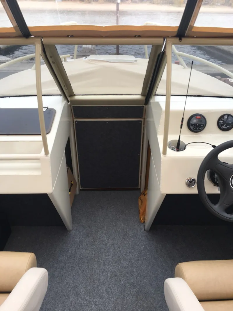 Моторная лодка Игуана 6.7, фото: 7