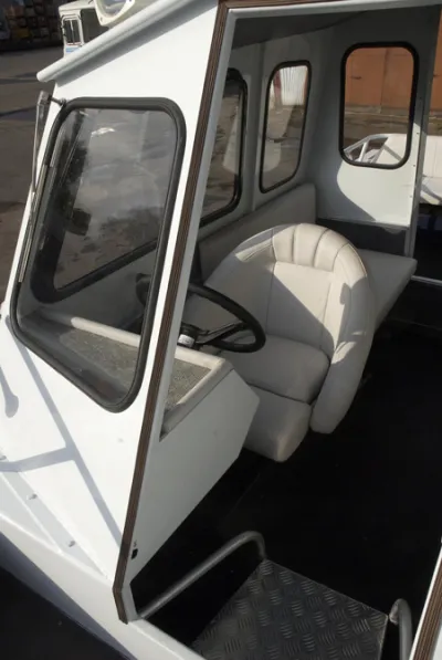 Каютный катер ЯК-58 Cabin обложка