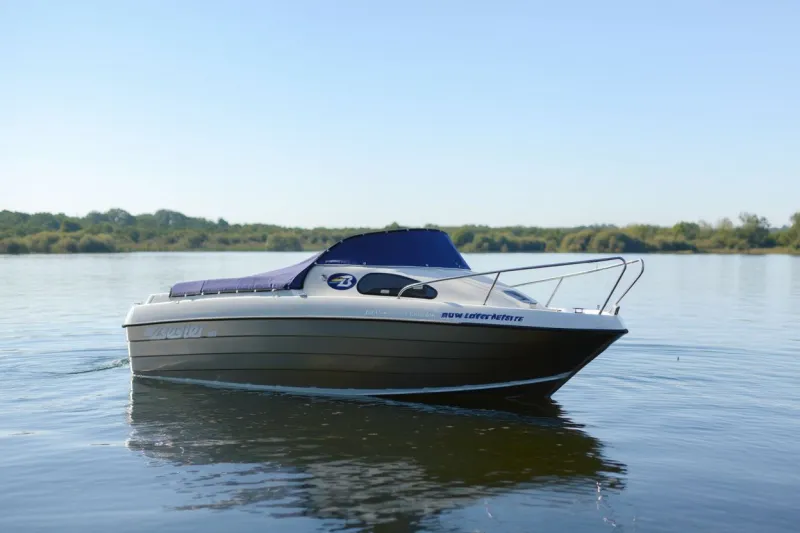 Пластиковая лодка Каютный катер BESTER-500A, фото: 9