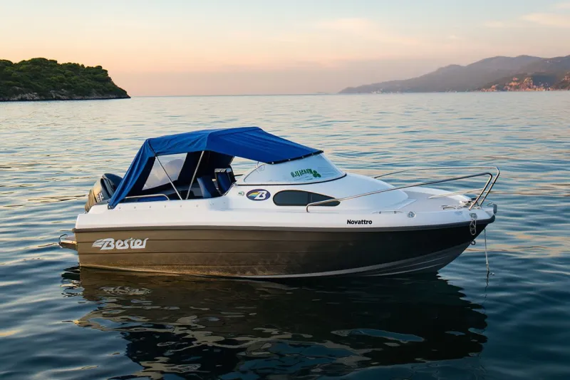 Пластиковая лодка Каютный катер BESTER-500A, фото: 6