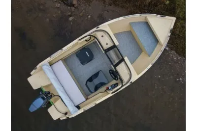 Лодка Bester-390DC