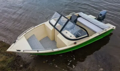 Каютный катер Bester-390DC обложка