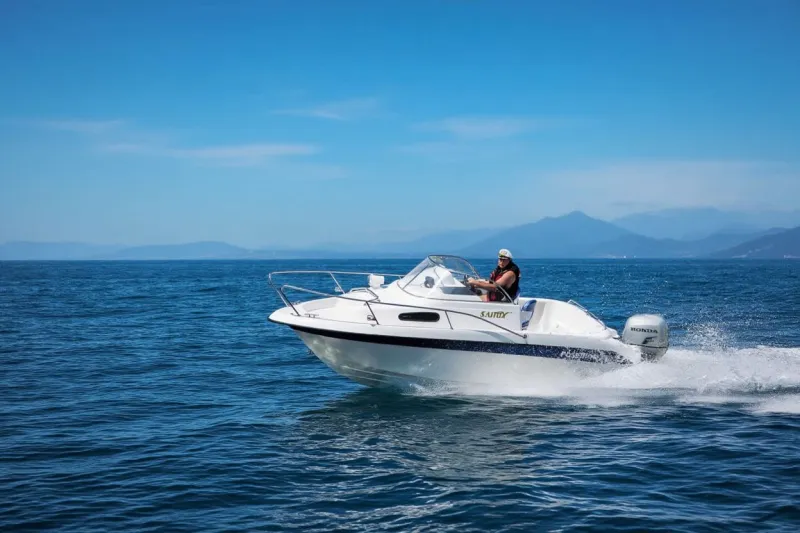 Каютный катер Bester-570, фото: 2