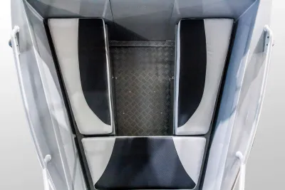 Каютный катер YAVA L BowRider обложка