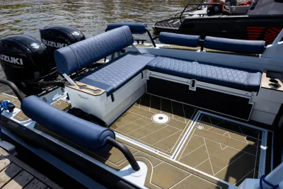 Лодка VOYAGER 850 Cabin Twin