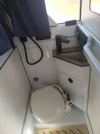 Лодка VOYAGER 850 Cabin Twin