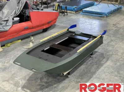 Лодка Johnbot 4000 (бескилевая)