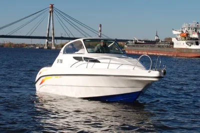 Лодка SF 700