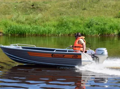 Лодка Wellboat-42