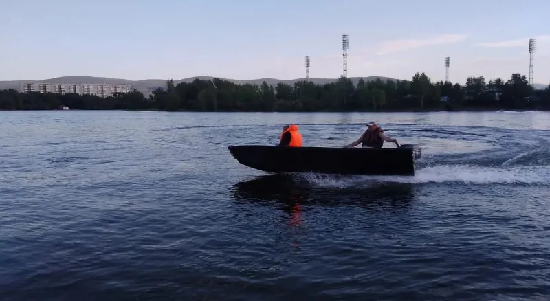 Пластиковая лодка Анривер-390, фото: 1