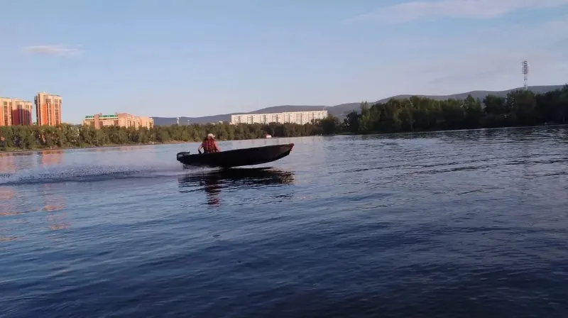 Пластиковая лодка Анривер-390, фото: 2