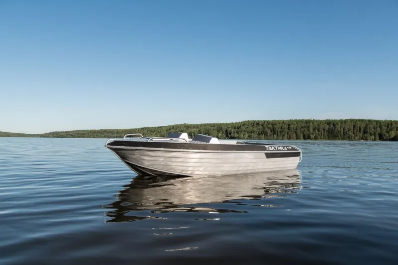 Дистанционная лодка Тактика 430, фото: 1