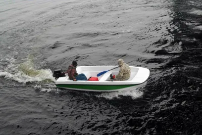 Каютный катер Кайман 42 (румпель) обложка