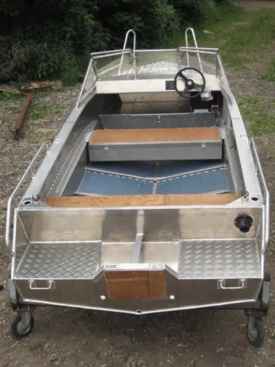 Лодка Аллюр-40-АК