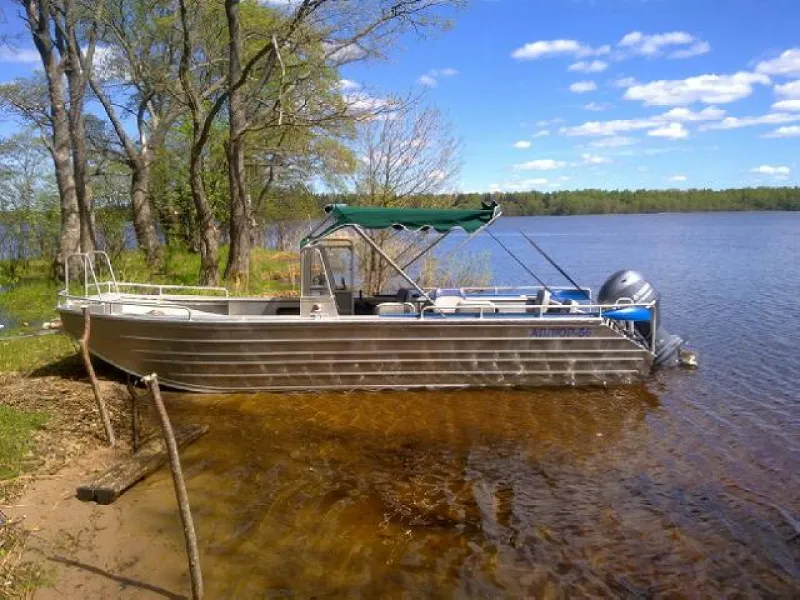 Моторная лодка Аллюр-56 килеватый джонбот с гидролыжей, фото: 1