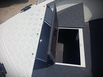 Каютный катер  Aluton 390DC обложка