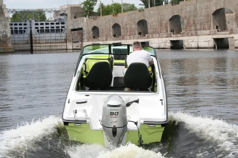 Пластиковая лодка NEON BOWRIDER, фото: 4