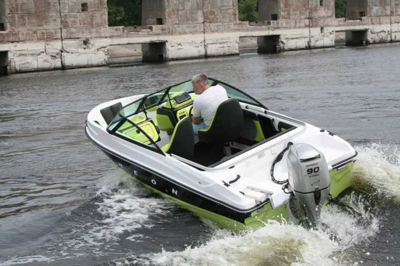 Пластиковая лодка NEON BOWRIDER, фото: 5