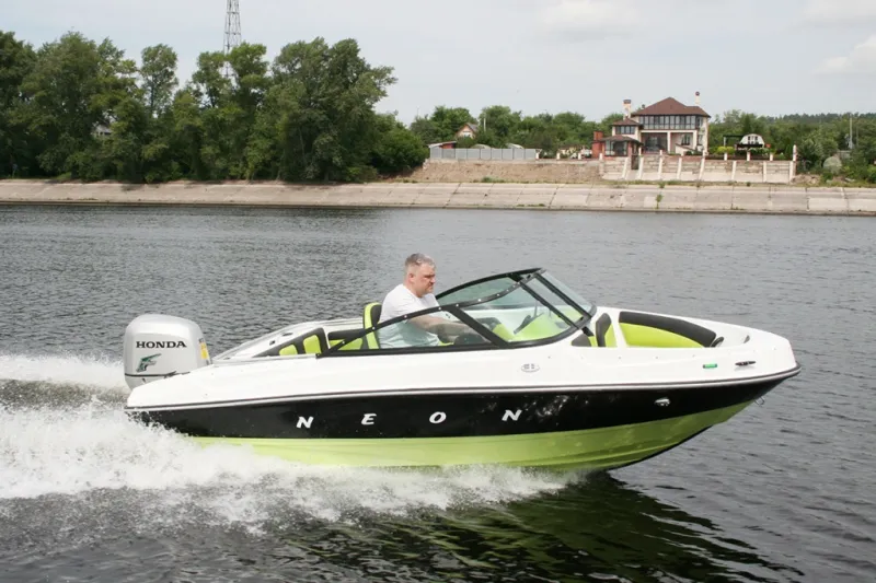 Пластиковая лодка NEON BOWRIDER, фото: 15