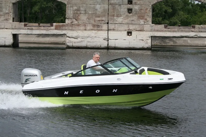 Пластиковая лодка NEON BOWRIDER, фото: 1