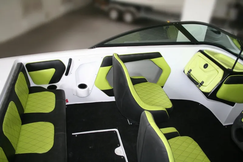 Пластиковая лодка NEON BOWRIDER NEW, фото: 17