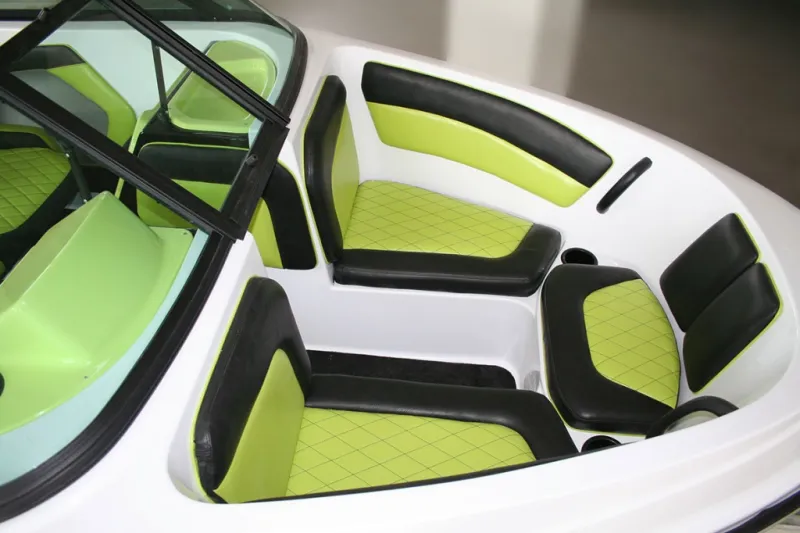 Пластиковая лодка NEON BOWRIDER NEW, фото: 2