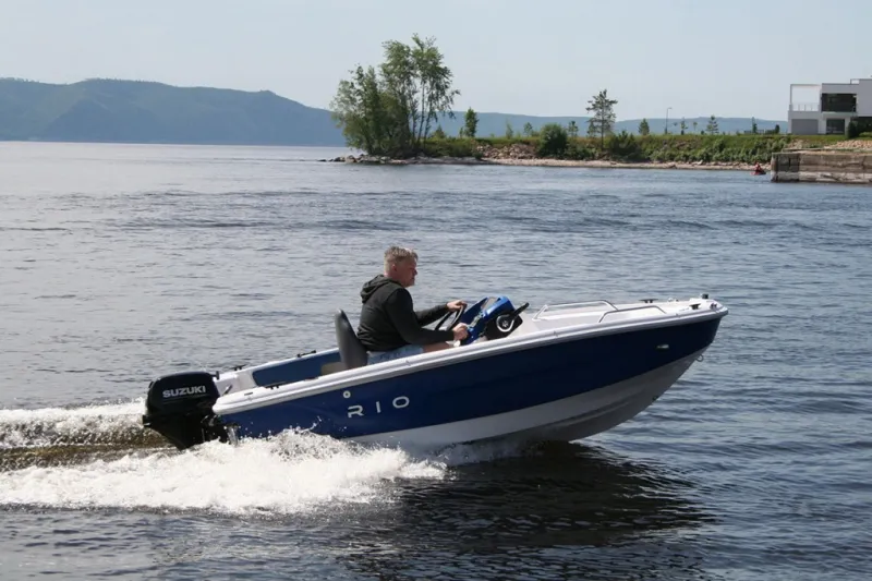 Пластиковая лодка RIO центральная рулевая консоль, фото: 2