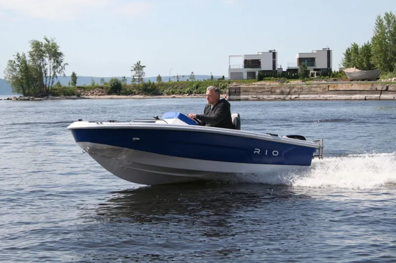 Пластиковая лодка RIO центральная рулевая консоль, фото: 3