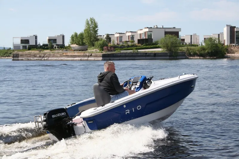 Пластиковая лодка RIO центральная рулевая консоль, фото: 4