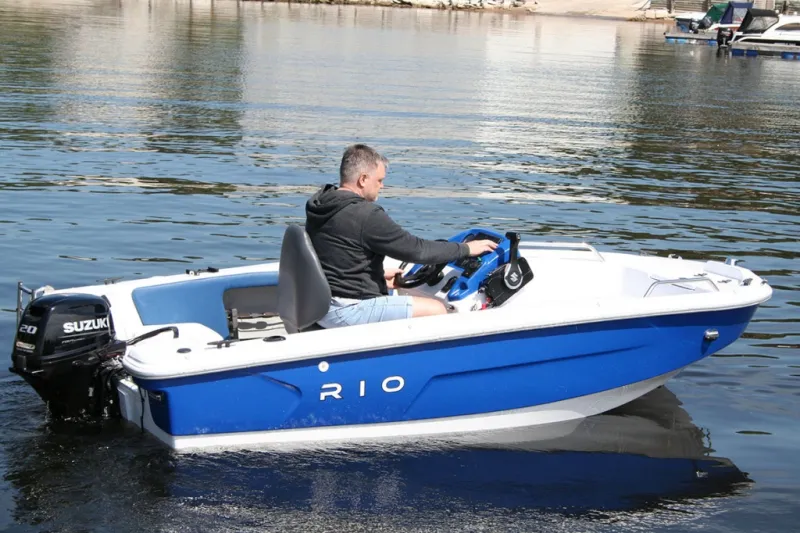 Пластиковая лодка RIO центральная рулевая консоль, фото: 6