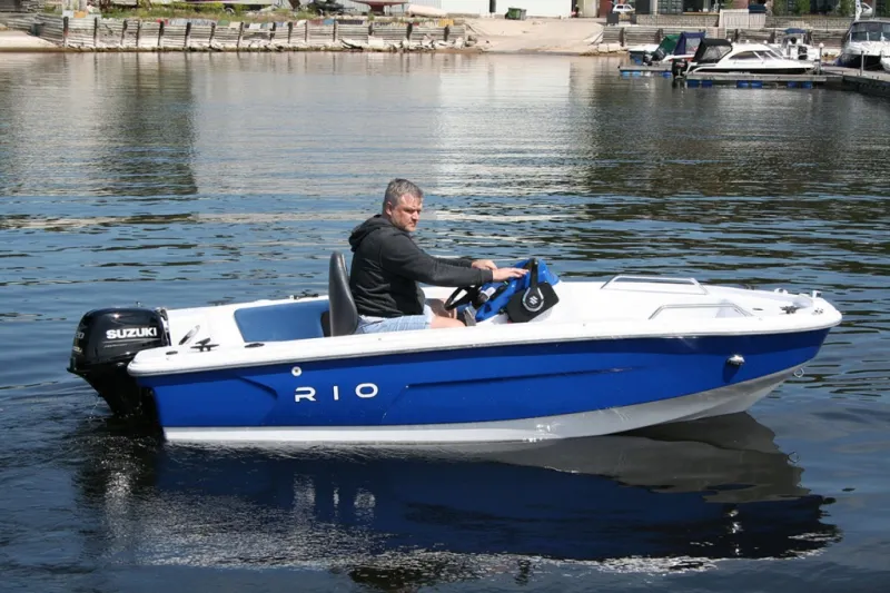 Пластиковая лодка RIO центральная рулевая консоль, фото: 1