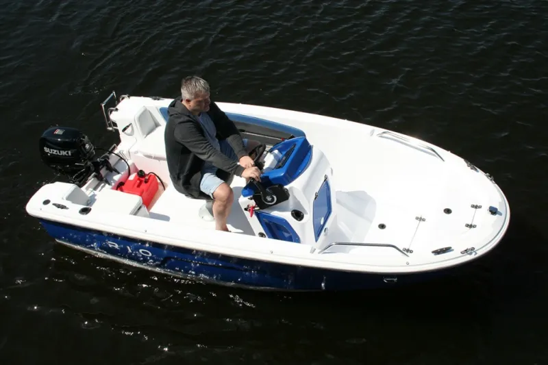 Пластиковая лодка RIO центральная рулевая консоль, фото: 7