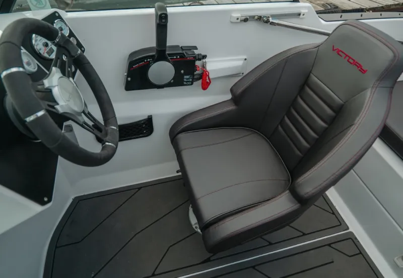 Пластиковая лодка Victory 470, фото: 5