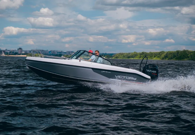 Пластиковая лодка Victory 570 Open, фото: 1