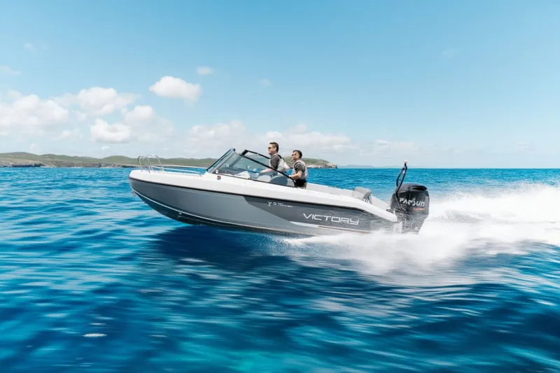 Каютный катер Victory 570 Open, фото: 2