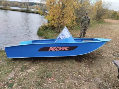 Лодка Ресурс 400ДС