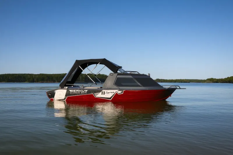Каютный катер BERKUT S-HT (Hard Top), фото: 2