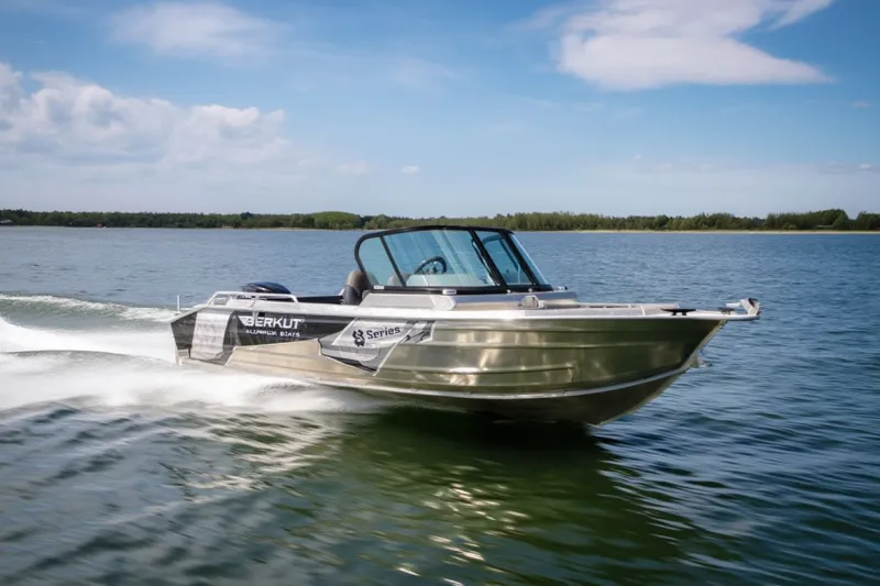 Каютный катер BERKUT S-FISHER, фото: 2