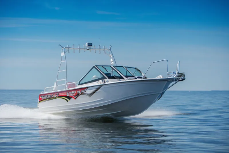 Каютный катер BERKUT L-Jacket, фото: 2