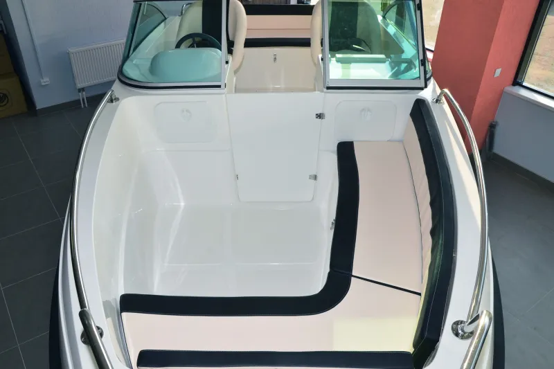 Пластиковая лодка Корвет 600 DC, фото: 11