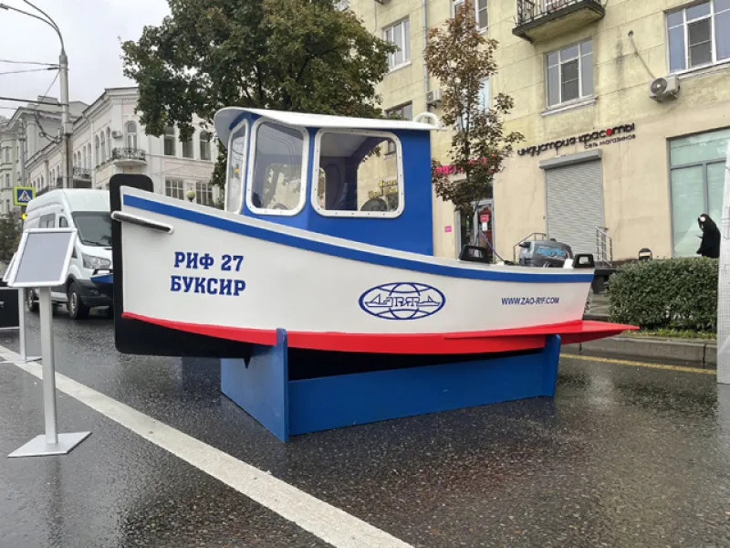 Пластиковая лодка РИФ 27 БУКСИР, фото: 1