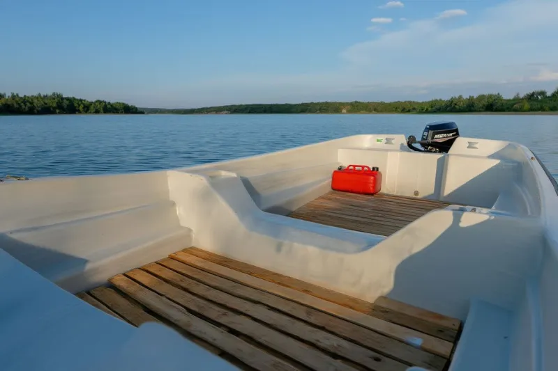 Каютный катер СЛК-580 Ламинария со средней банкой, фото: 2