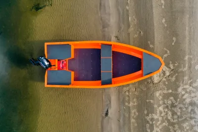 Каютный катер Волжанка 42 обложка