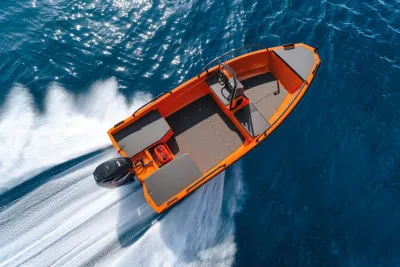 Моторная лодка Волжанка 42 обложка