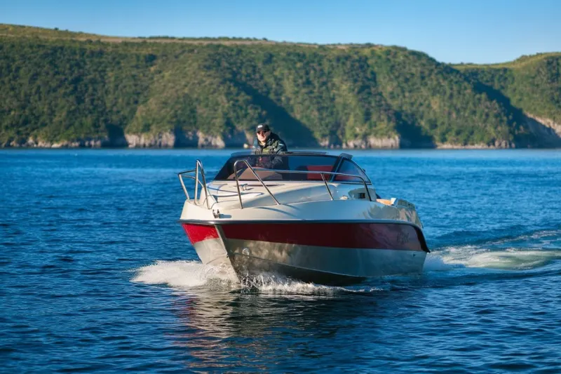 Каютный катер VIGOR 620 (L) Walk Around, фото: 2